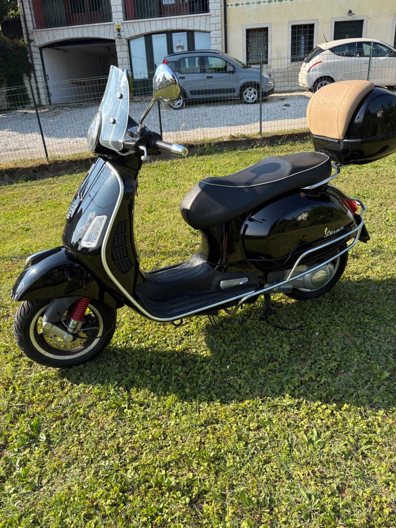 Piaggio Vespa 300 GTS - 2010