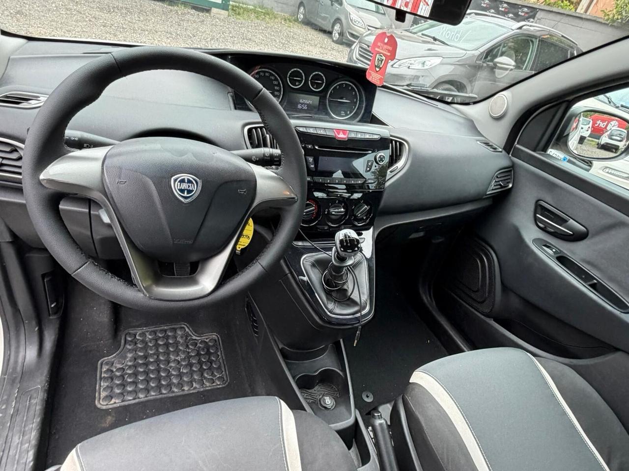 Lancia Ypsilon 0.9 TwinAir 85 CV 5 porte Metano Ecochic Gold