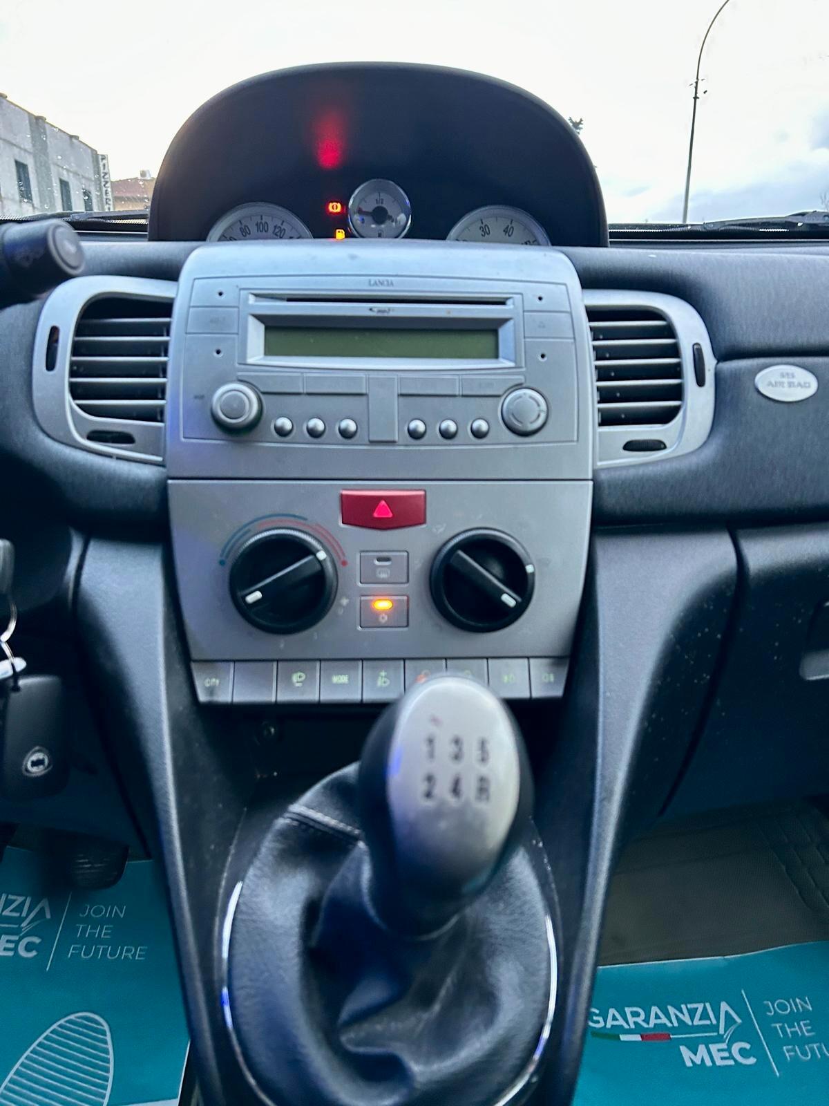 Lancia Ypsilon 1.3 MJT 75 CV Platino