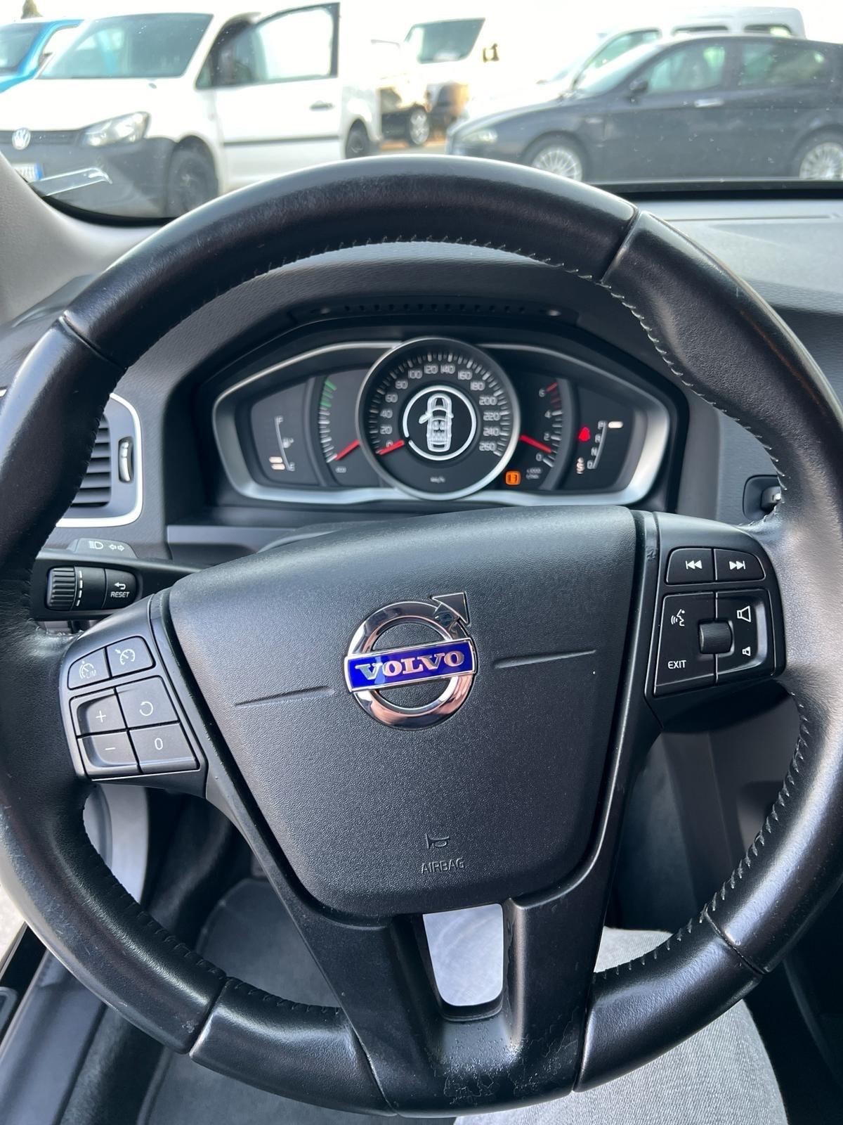 VOLVO V 60 SW 2.0 DIESEL ANNO 2018