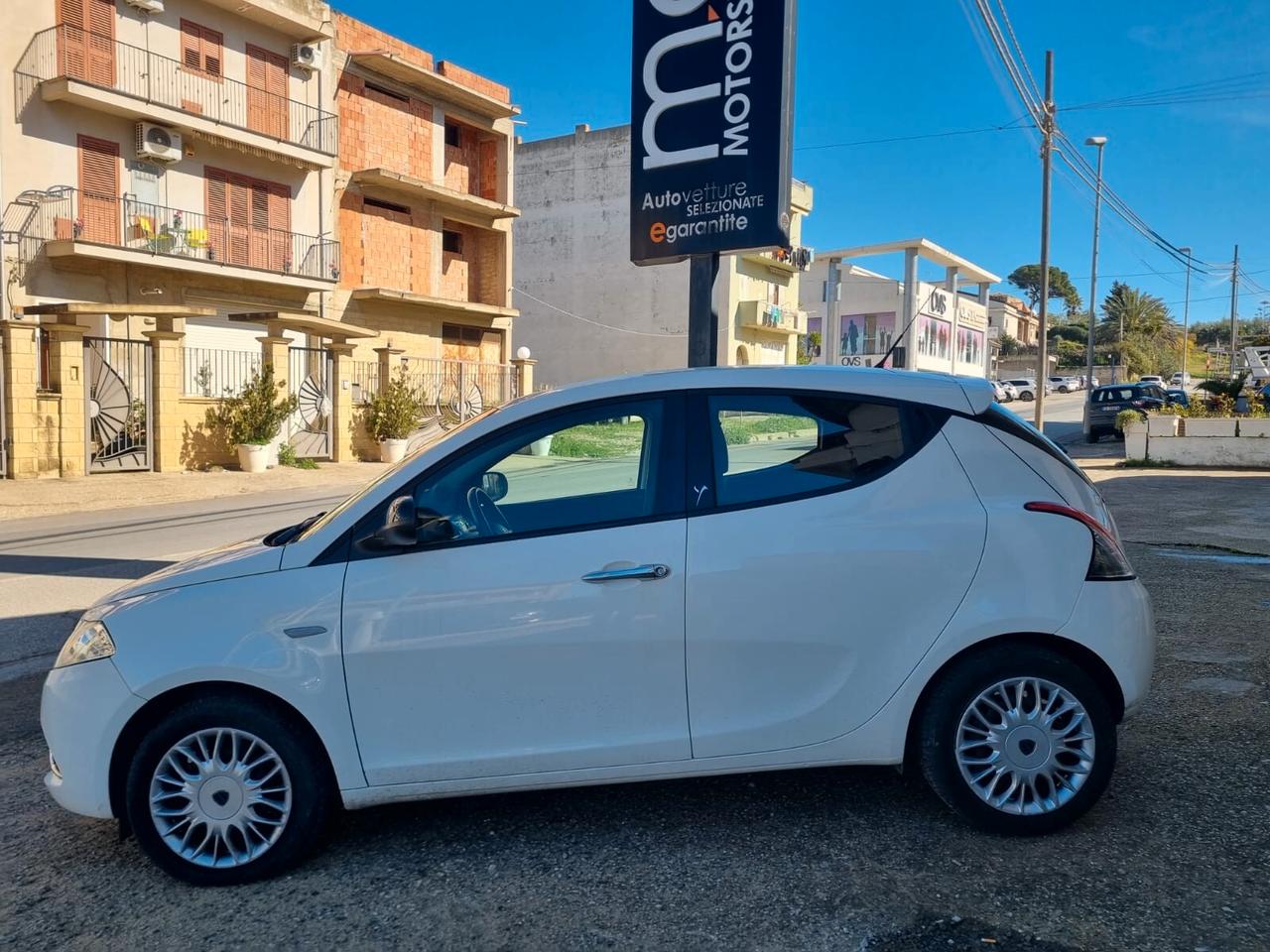 Lancia Ypsilon 1.2 69 CV 5 porte Gold