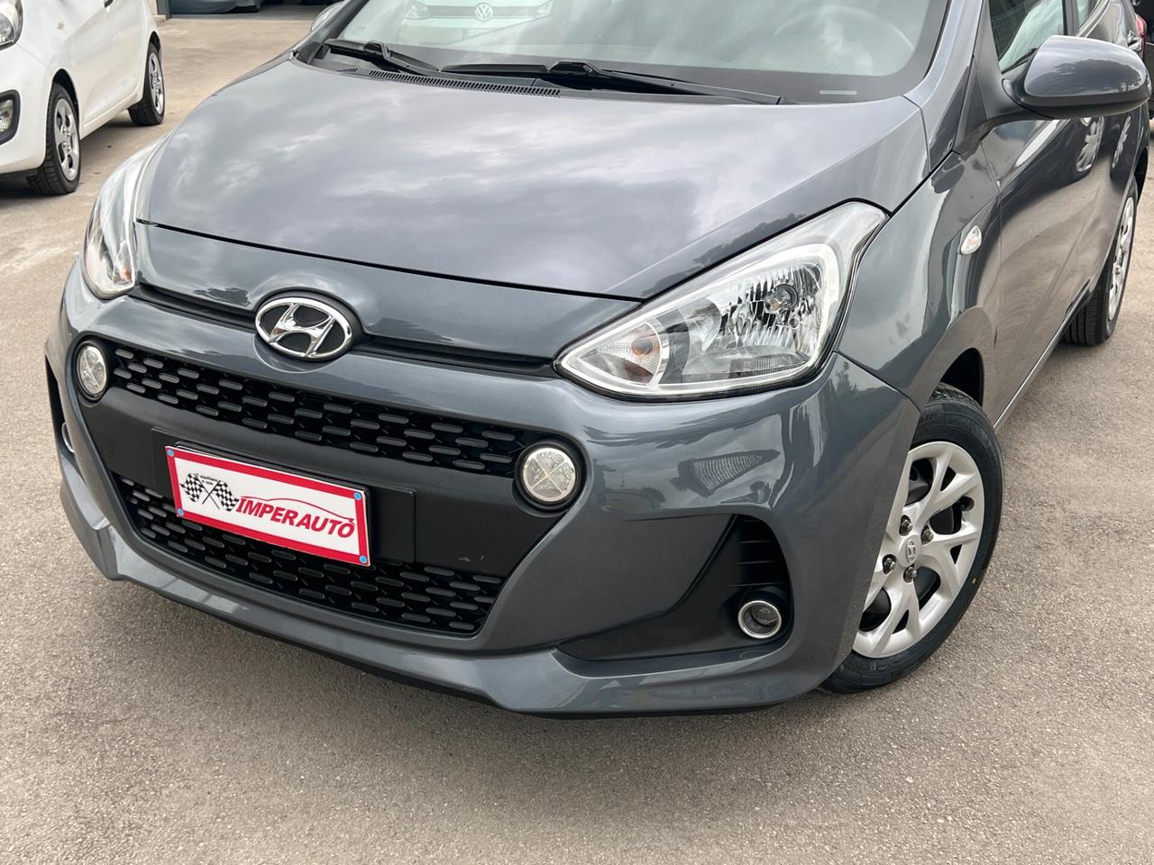 Hyundai i10 1.0 LPGI Econext Login GARANZIA