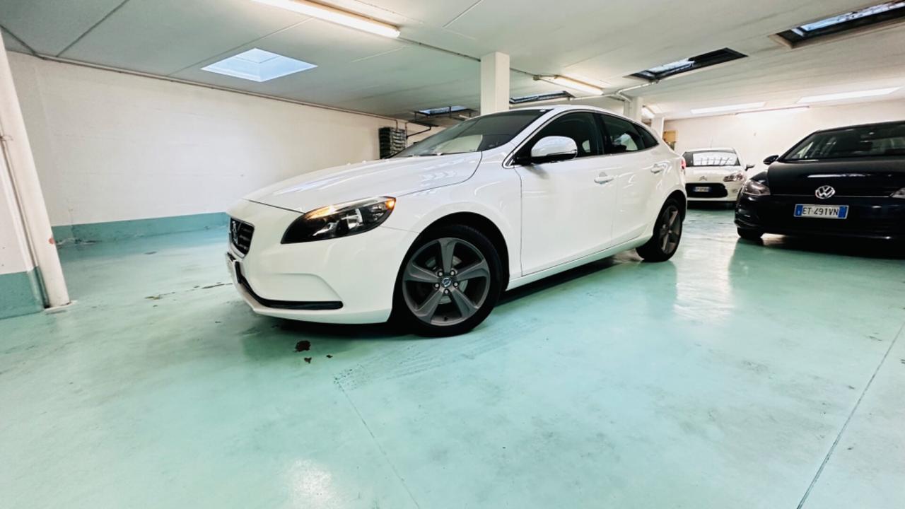 Volvo V40 D2 1.6 diesel (anche per neopatentati)