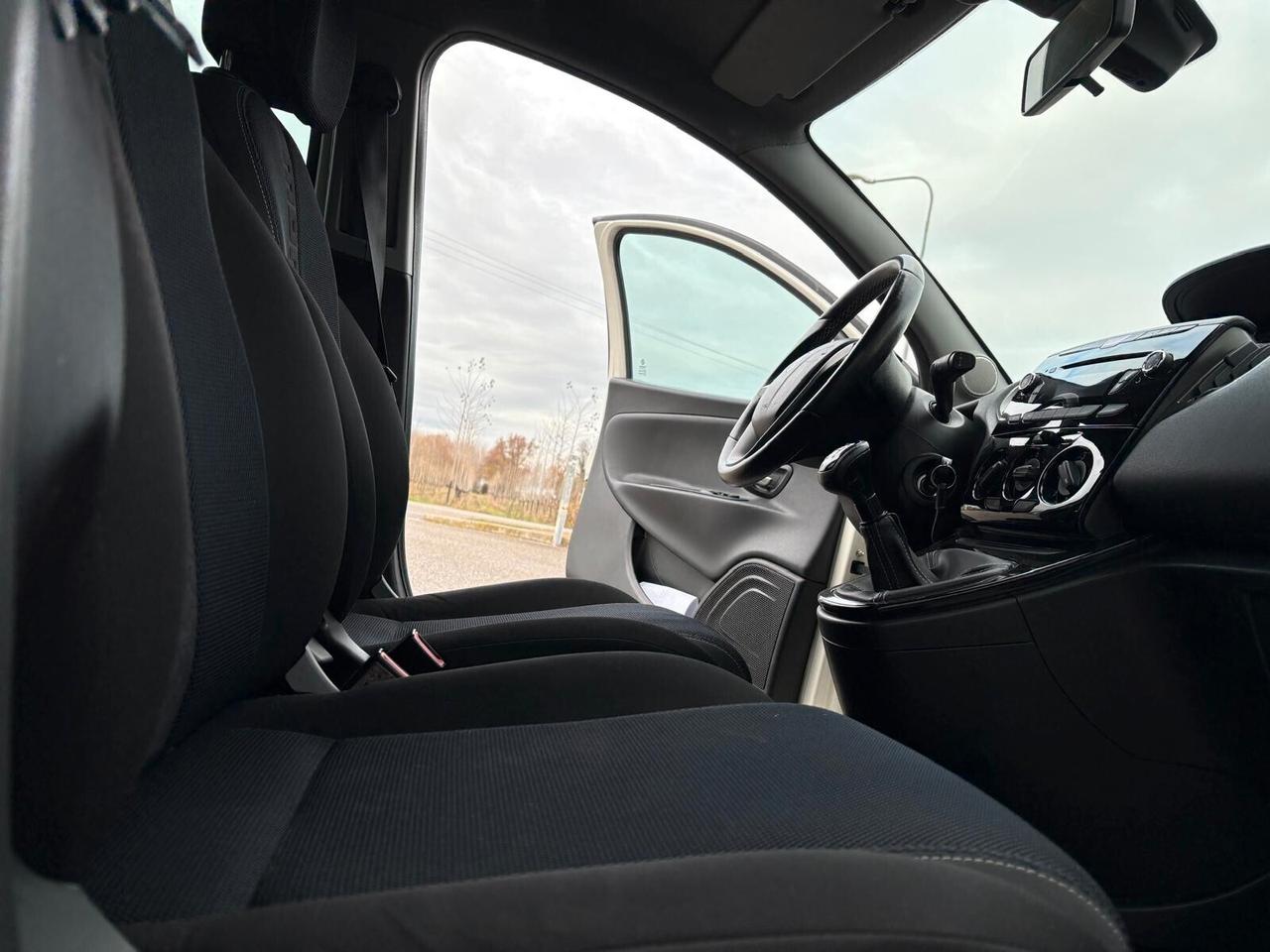 Lancia Ypsilon MOMODESIGN 1.3 MJT 16V 95 CV 5 p. UNICO PR.