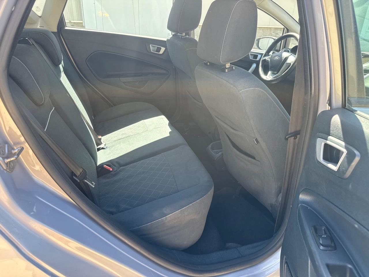 Ford Fiesta 1.4 TDCi 70CV 5 porte Titanium