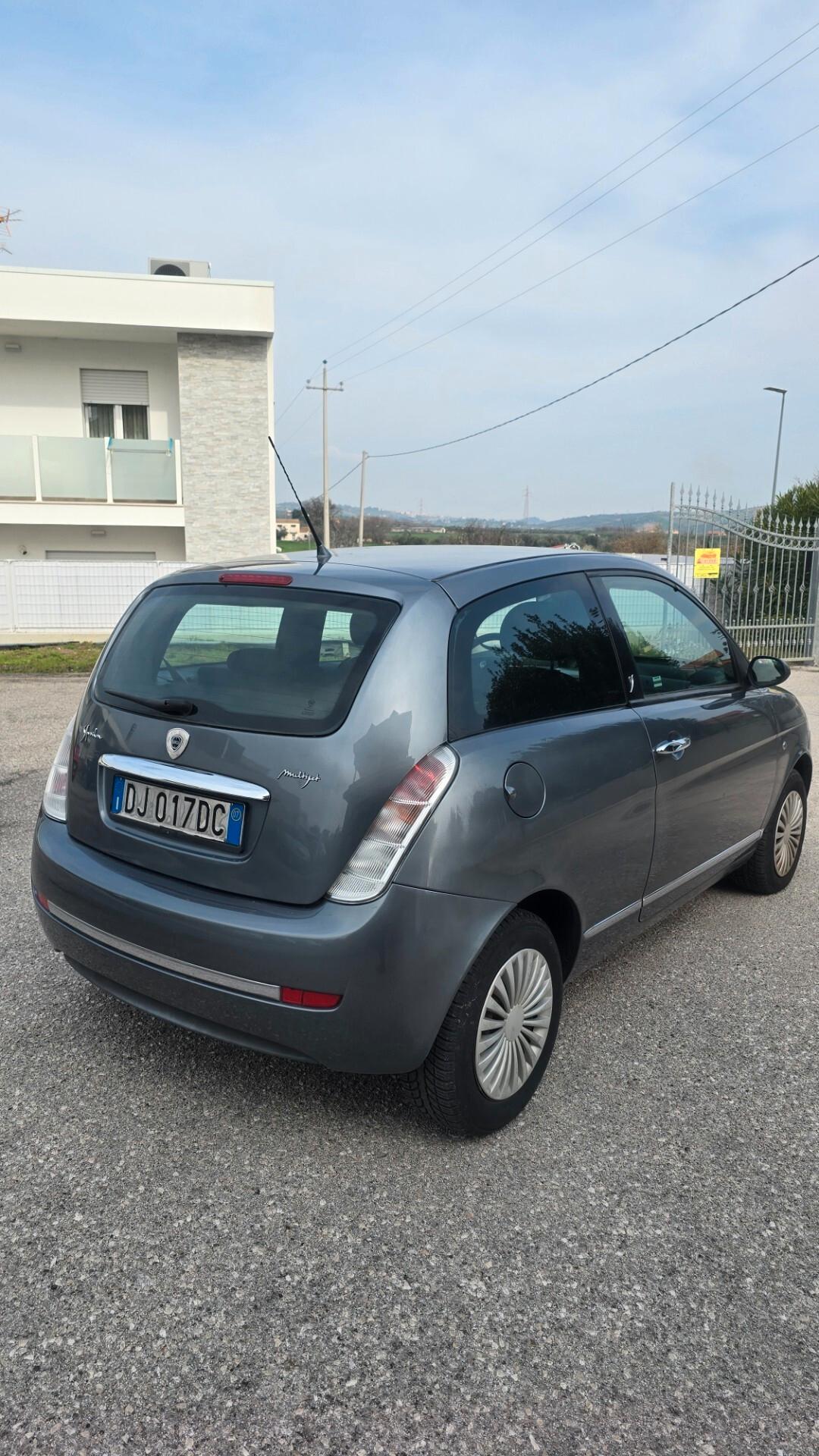 Lancia Ypsilon 1.3 MJT 90 CV Oro Giallo