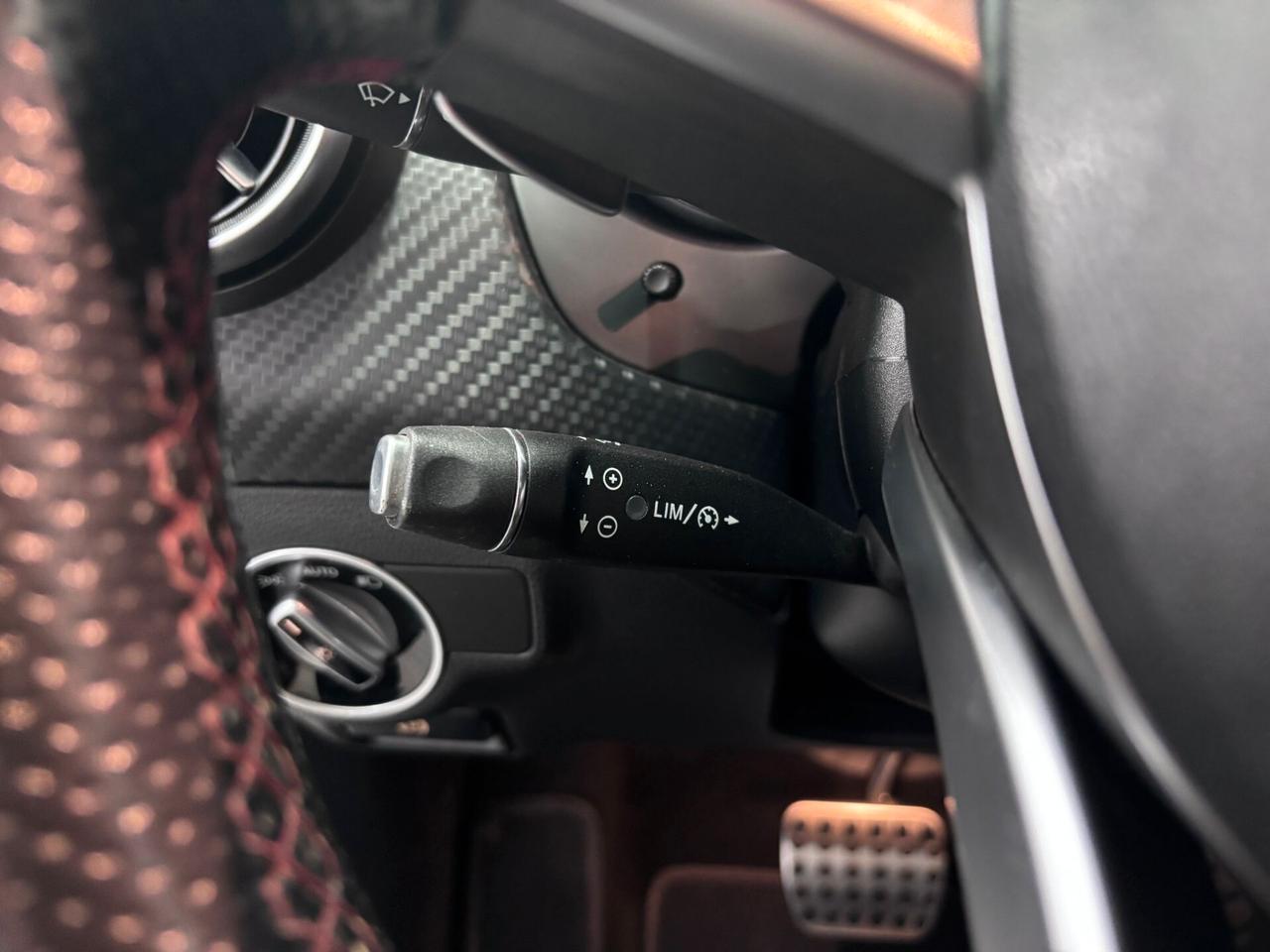 MERCEDES-BENZ A180D PREMIUM AMG TETTO-NAVI-LED