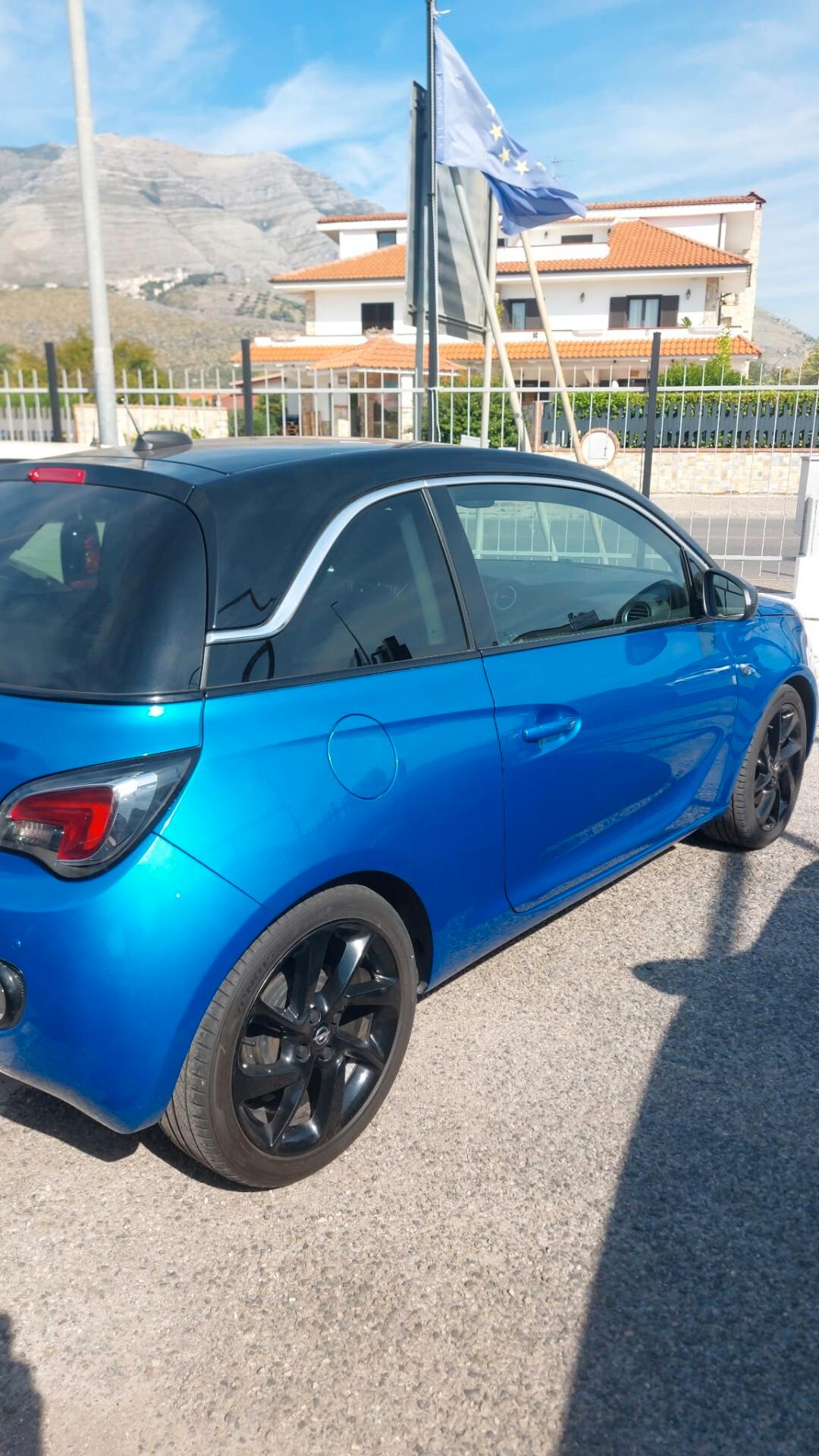 Opel Adam 1.2 70 CV Black Jack