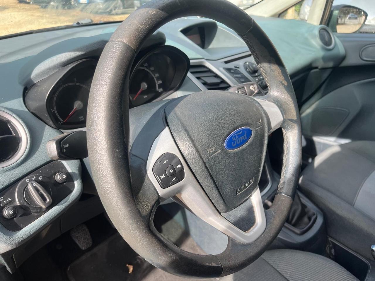 Ford Fiesta 1.2 Benzina - Neopatentati
