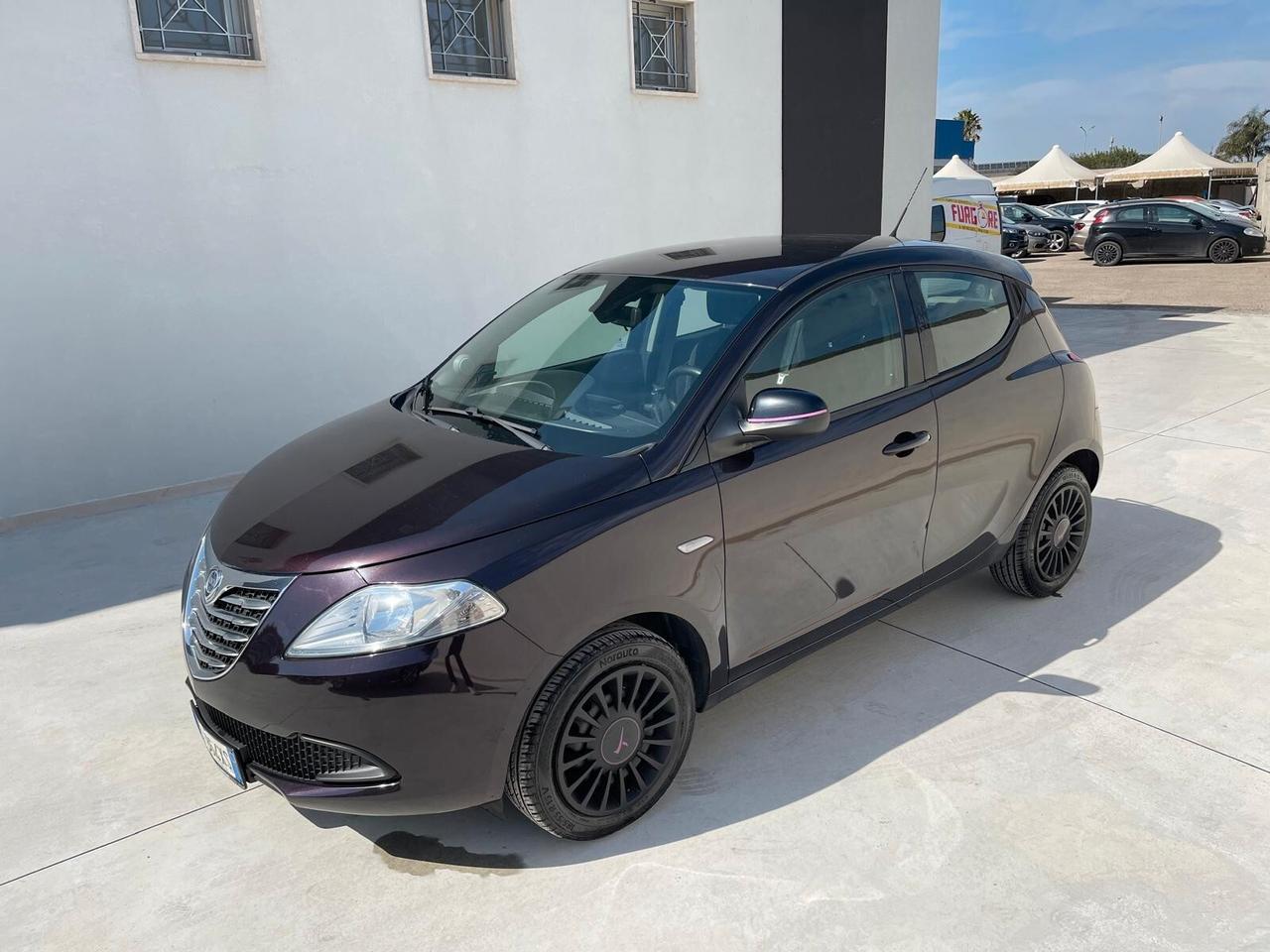 Lancia Ypsilon 1.2 69 CV 5 porte GPL Ecochic Silver