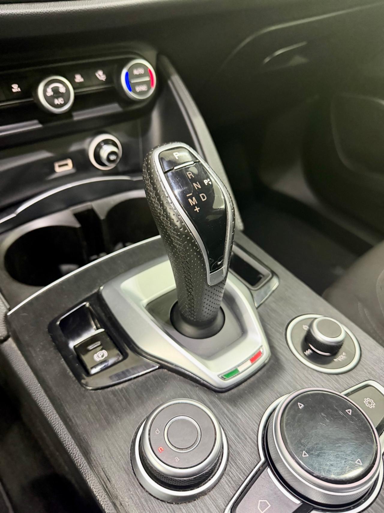 Alfa Romeo Stelvio 2.2 160 CV AT8 RWD FINANZIABILE