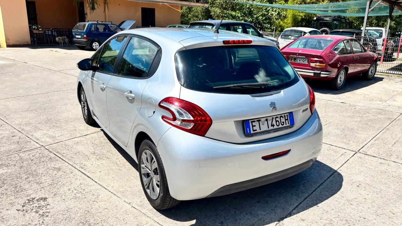 Peugeot 208 1.4 HDi 68 CV 5 porte Allure