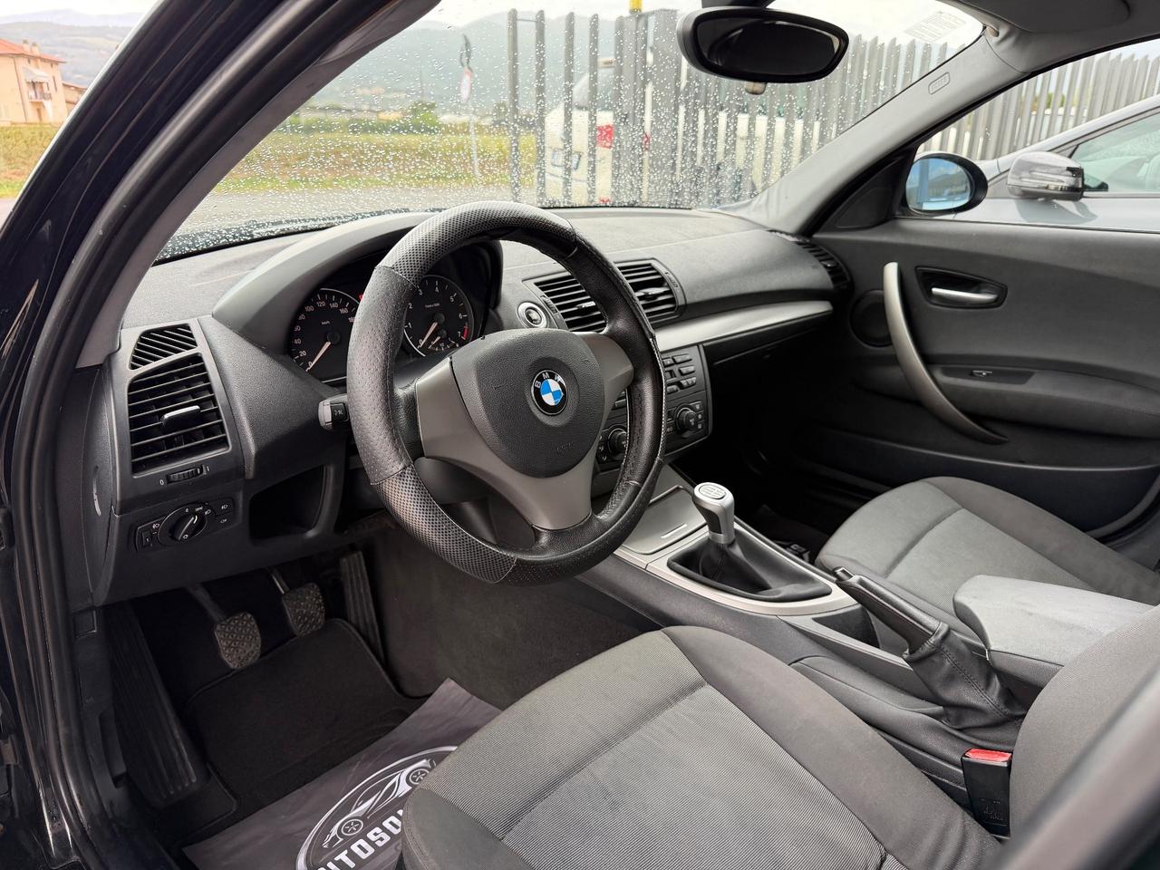 BMW 116i Futura 116cv Total Black okneopatentati