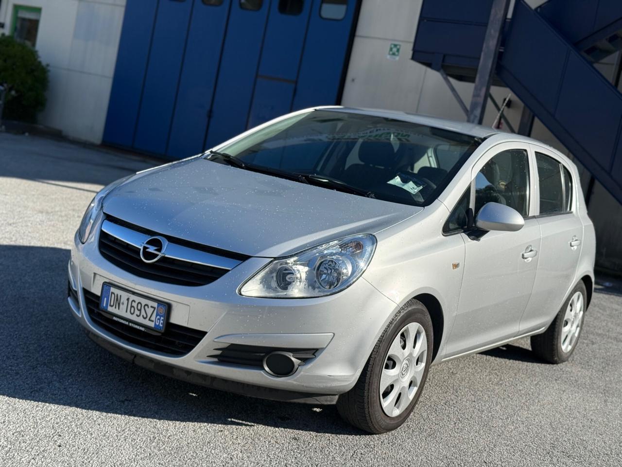 Opel Corsa 1.2 benzina 5 porte con soli 27.000 km 1 pro