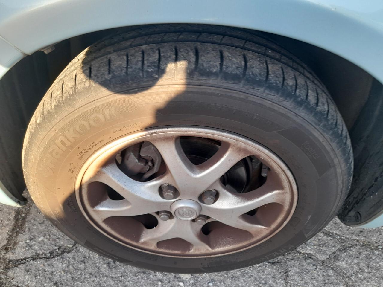 Toyota Yaris 1.0i 16V cat 5 porte Sol