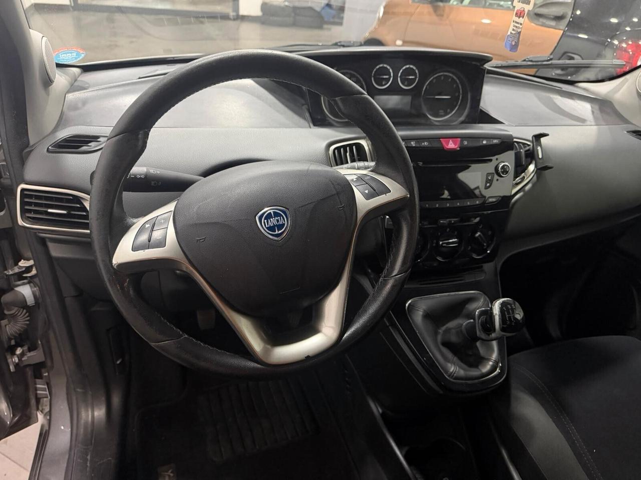 Lancia Ypsilon 1.2 69 CV 5 porte Gold