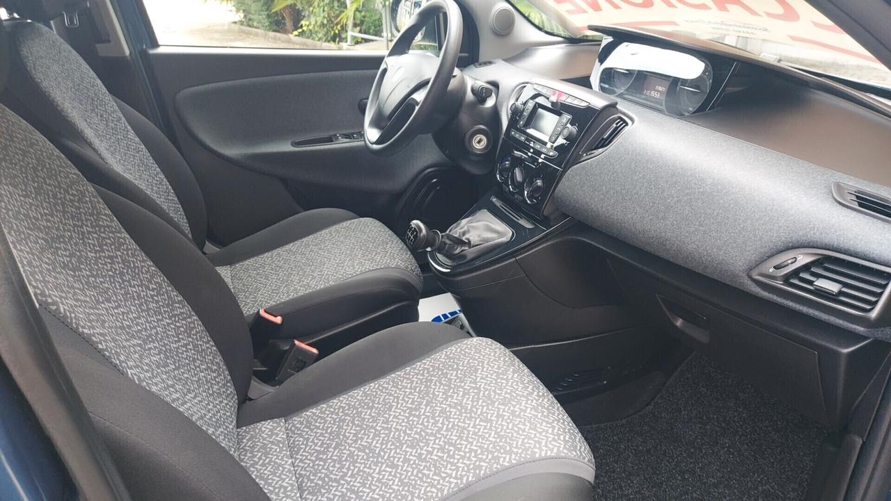 Lancia Ypsilon 1.0 Hybrid