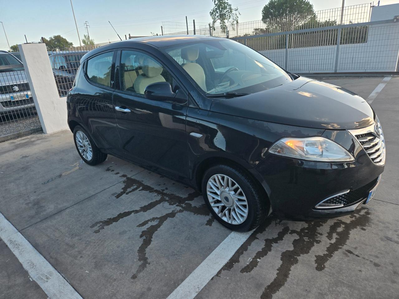 Lancia Ypsilon 1.3 MJT 16V 95 CV 5 porte S&S Silver