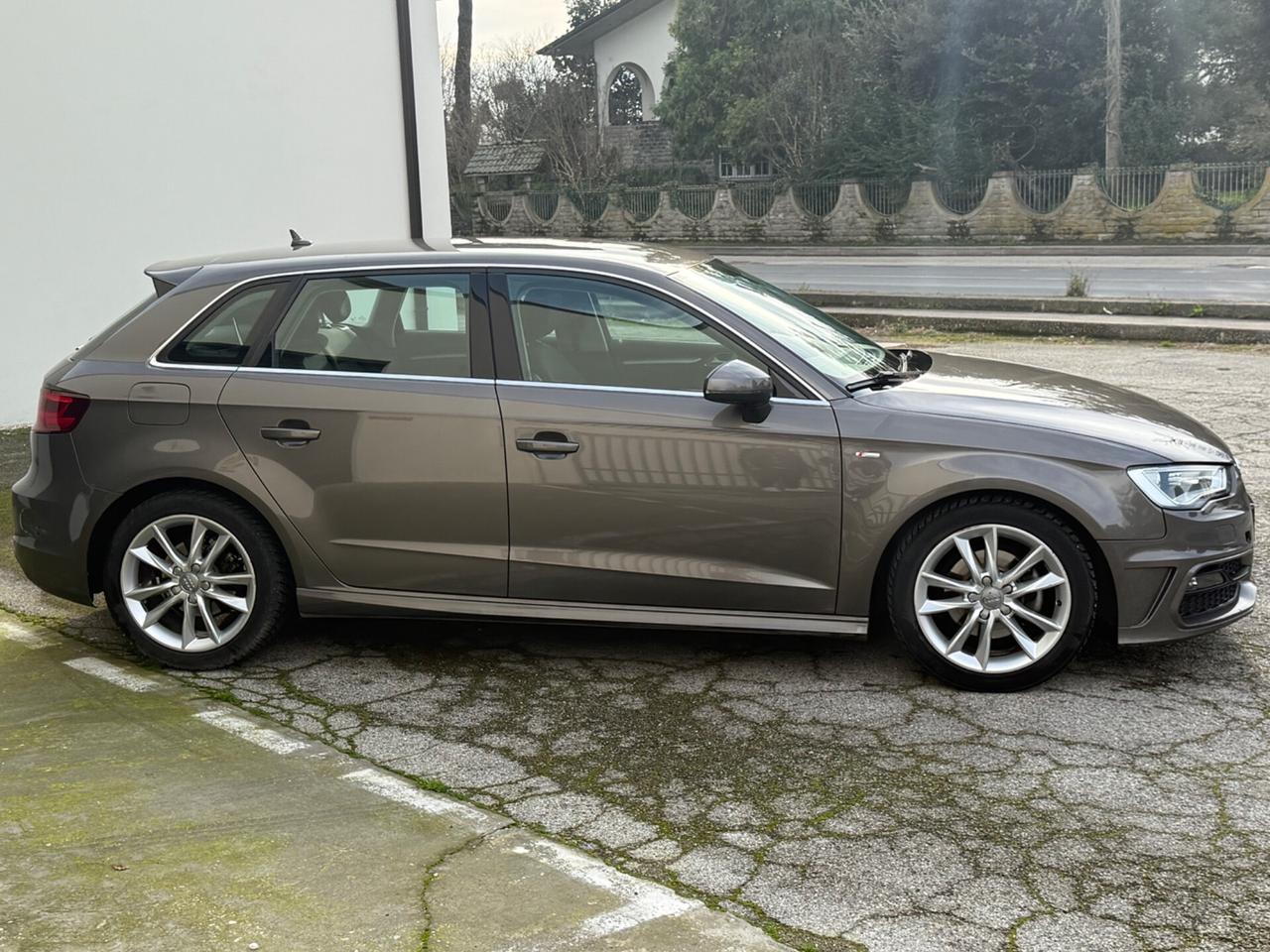 Audi A3 Sedan 1.6 TDI clean diesel Ambiente