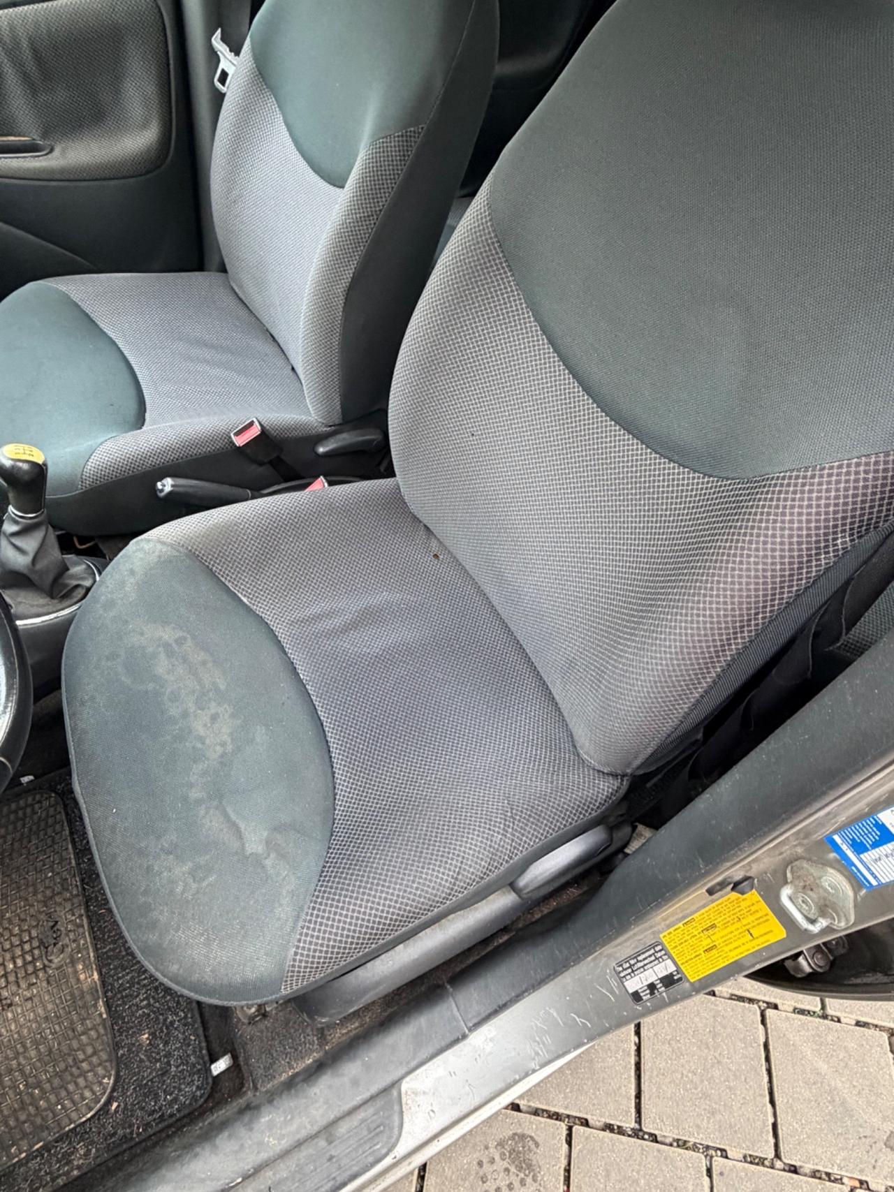 Toyota Yaris 1.0i 16V cat 5 porte Sol