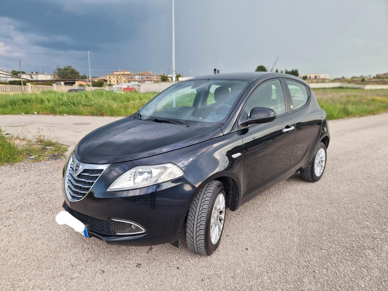 Lancia Ypsilon 0.9 TwinAir 85 CV 5 porte Metano Ecochic Gold