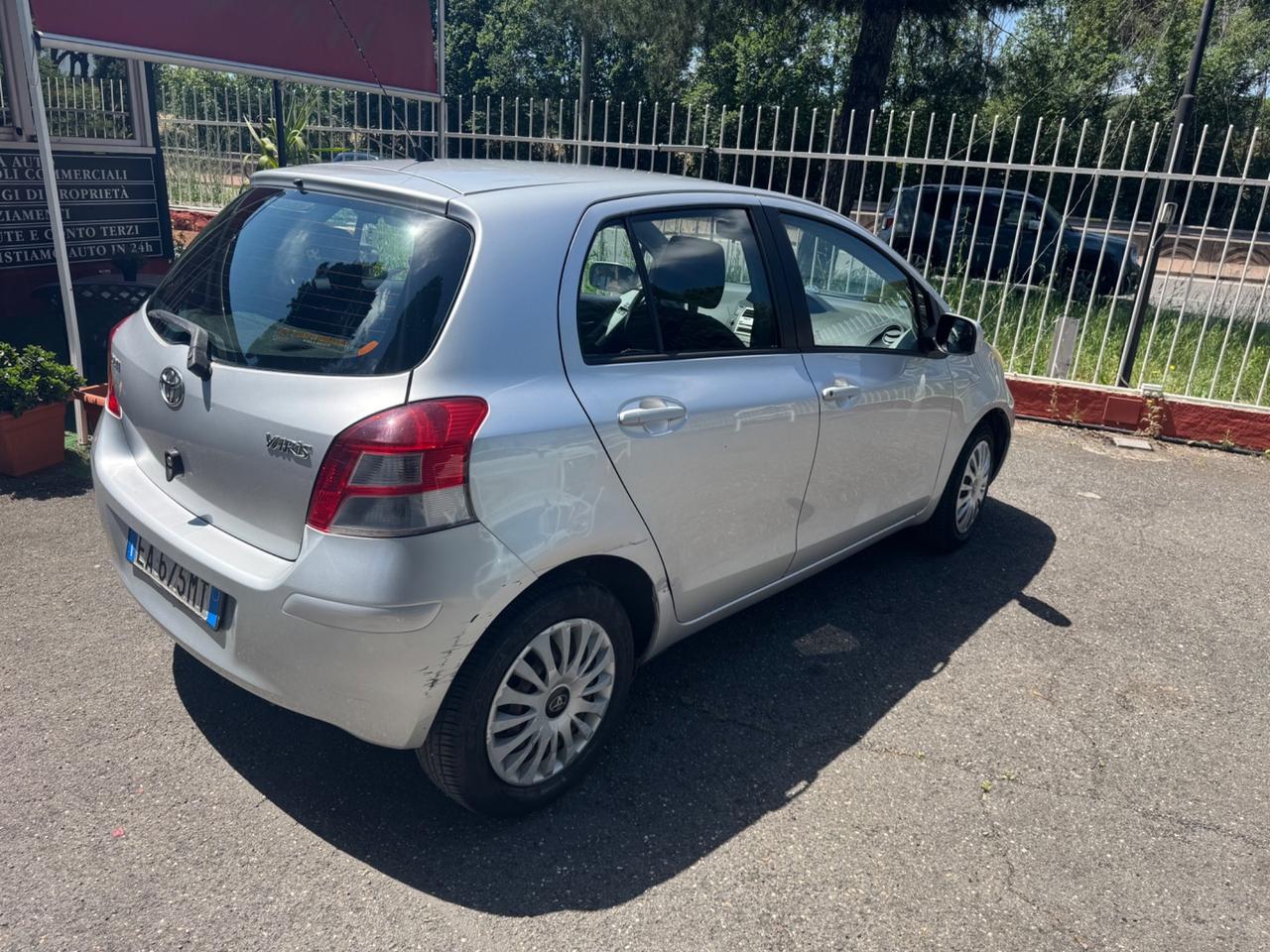 Toyota Yaris 1.3 BENZINA - POCHI KM - 2010