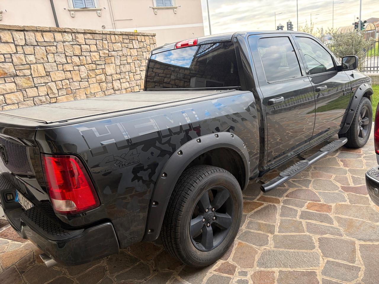 Dodge RAM 1500 HEMI 5.7 V8