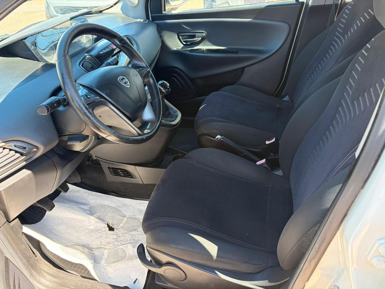 LANCIA YPSILON - NEOPATENTATI - 2 UNITà DISP