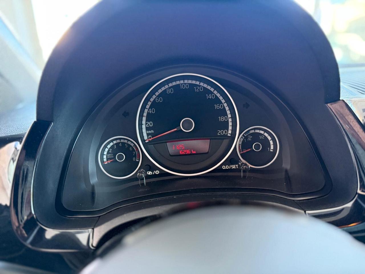 Volkswagen up! 1.0 METANO 2014