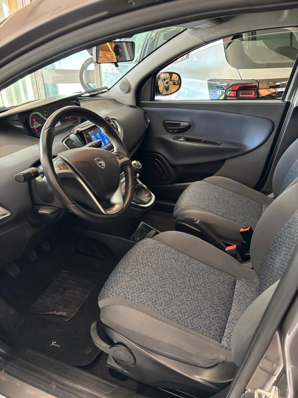 Lancia Ypsilon 1.0 FireFly 5 porte S&S Hybrid Gold Plus