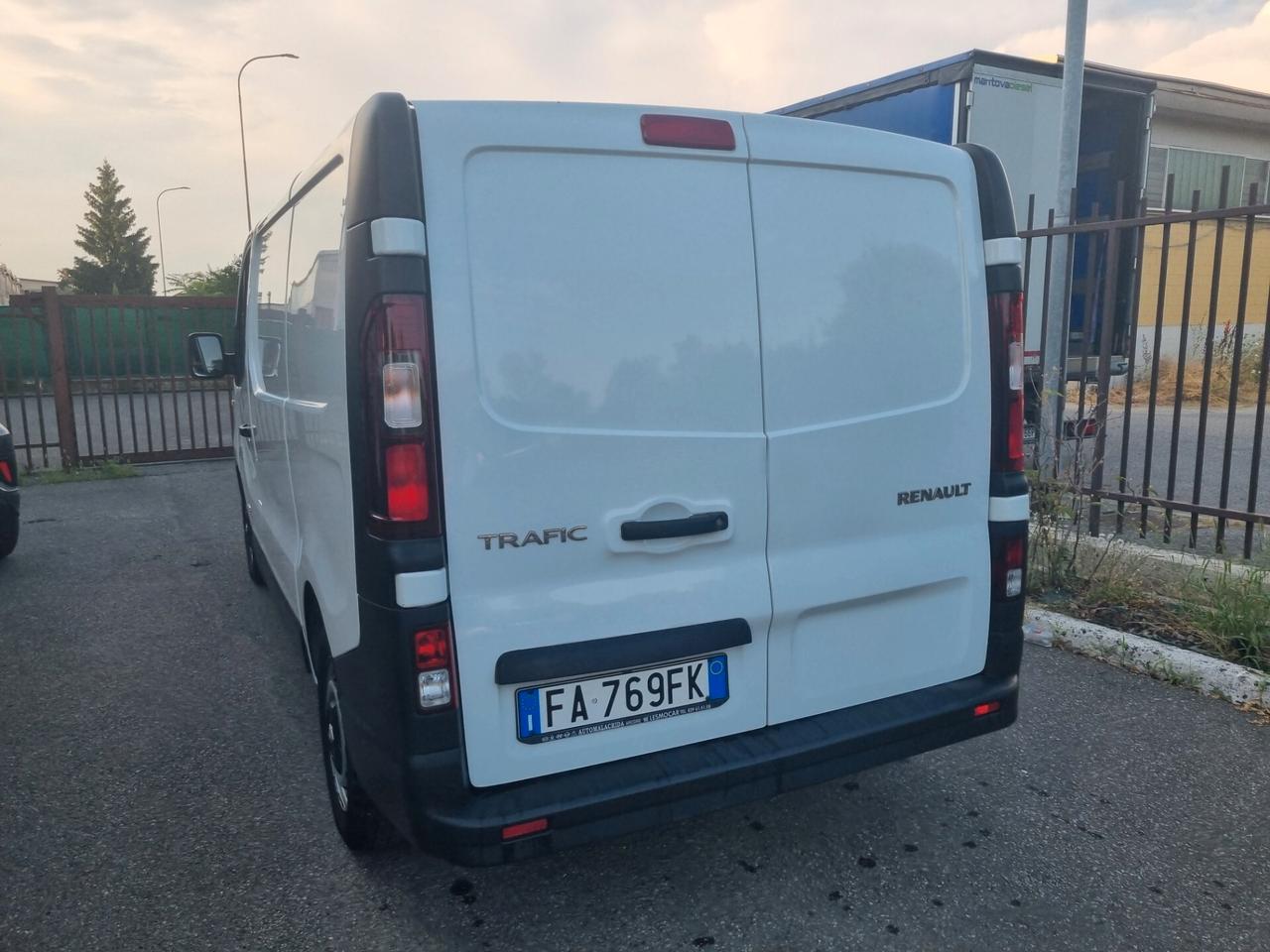 Renault Trafic T27 1.6 dCi 115CV PC-TN Furgon