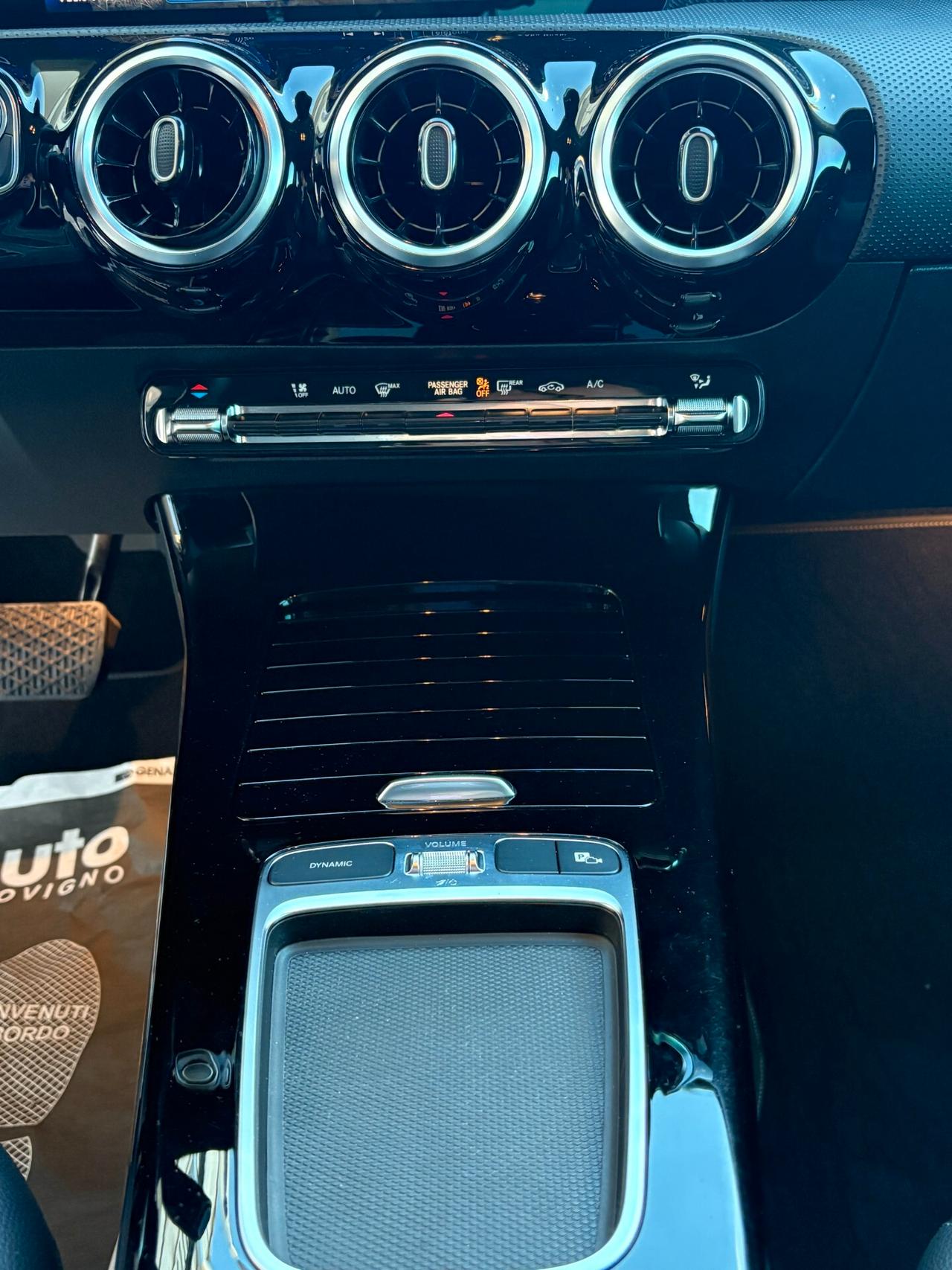 Mercedes-benz A 180 d Premium auto AMG con NAVI,TELECAMERA,VIRTUAL COCKPIT,APPLE CARPLAY,FULL LED,VETRI OSCURATI,TESSUTO