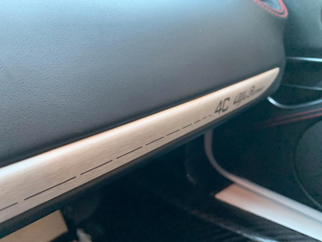 Alfa Romeo 4C 1750 TBi carbon