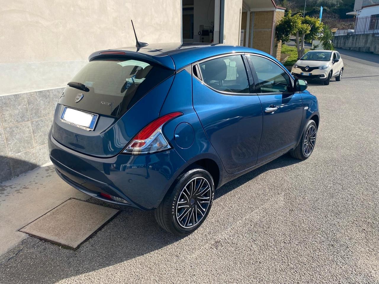 Lancia Ypsilon 1.0 FireFly 5 porte S&S Hybryd Gold