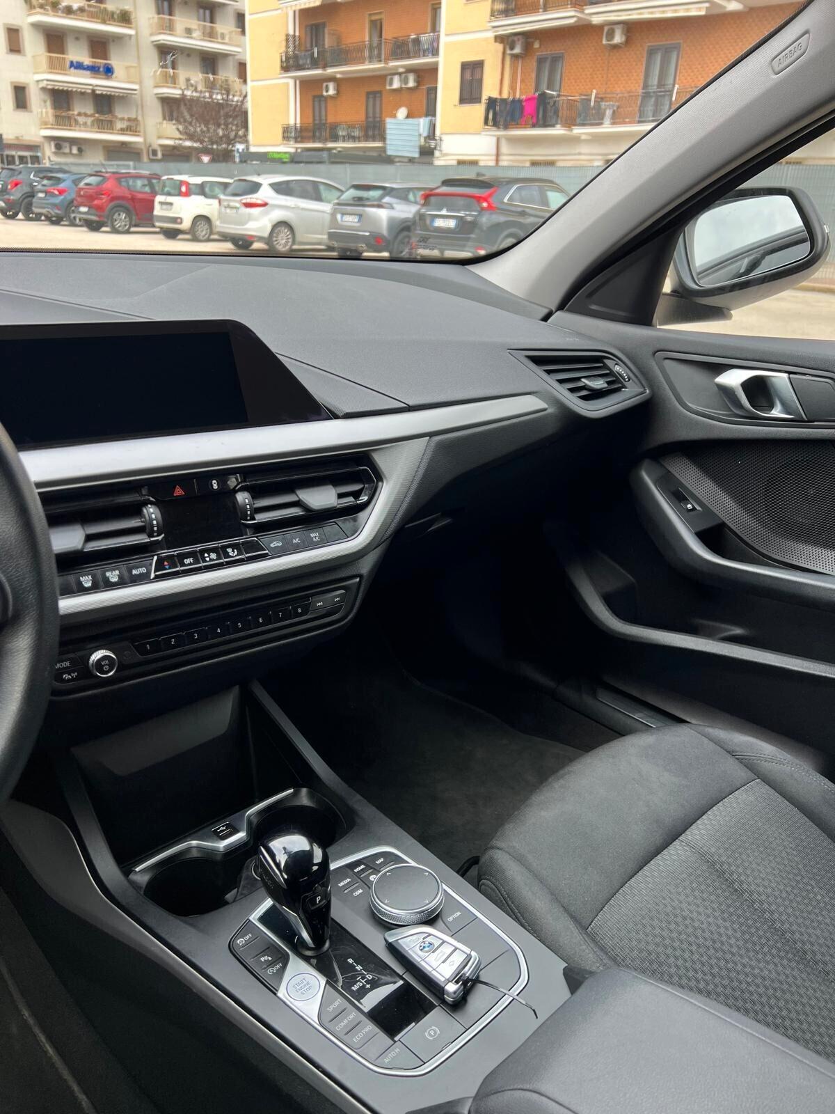 Bmw 116 116d 5p. Business Advantage