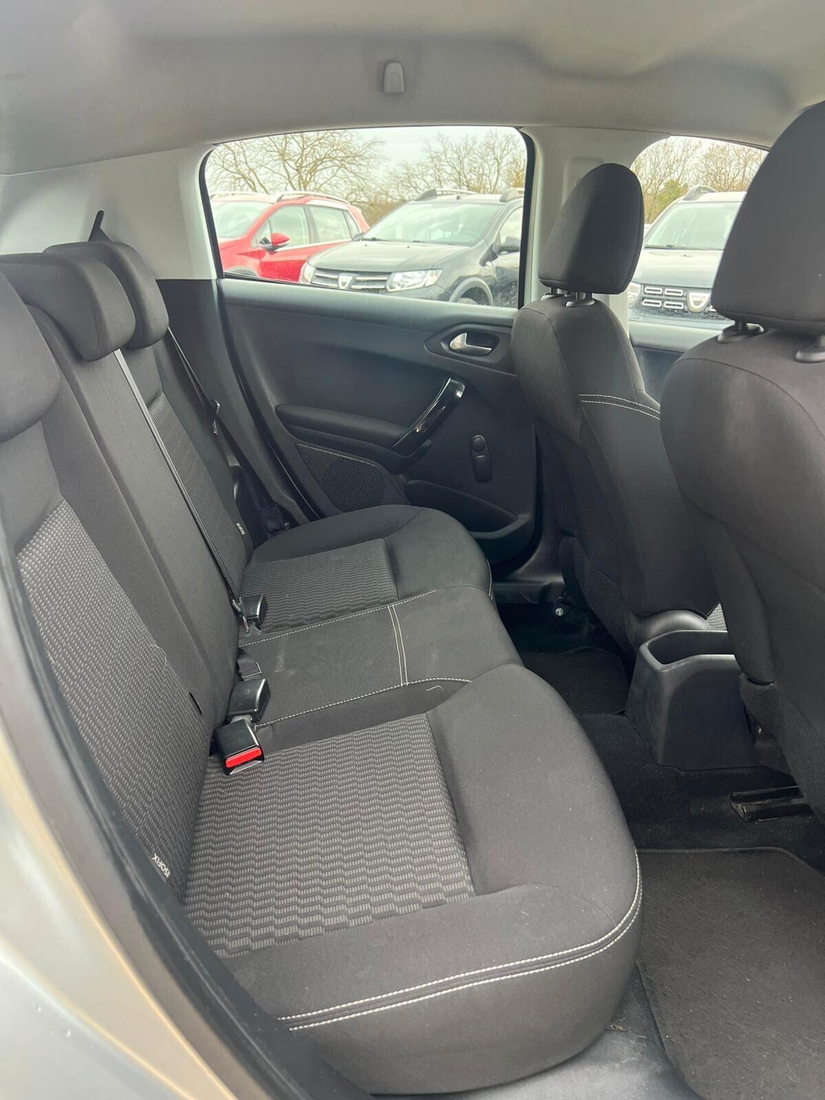 Peugeot 208 PureTech 82 5 porte Allure