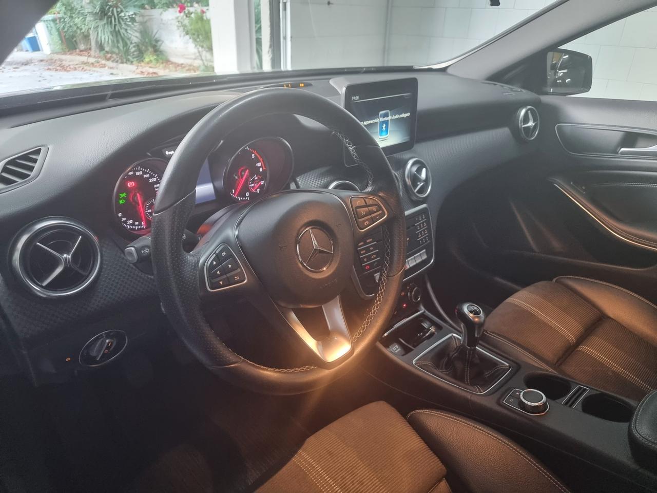 Mercedes-benz A 180 A 180 d Sport LED NAV PDC 2017