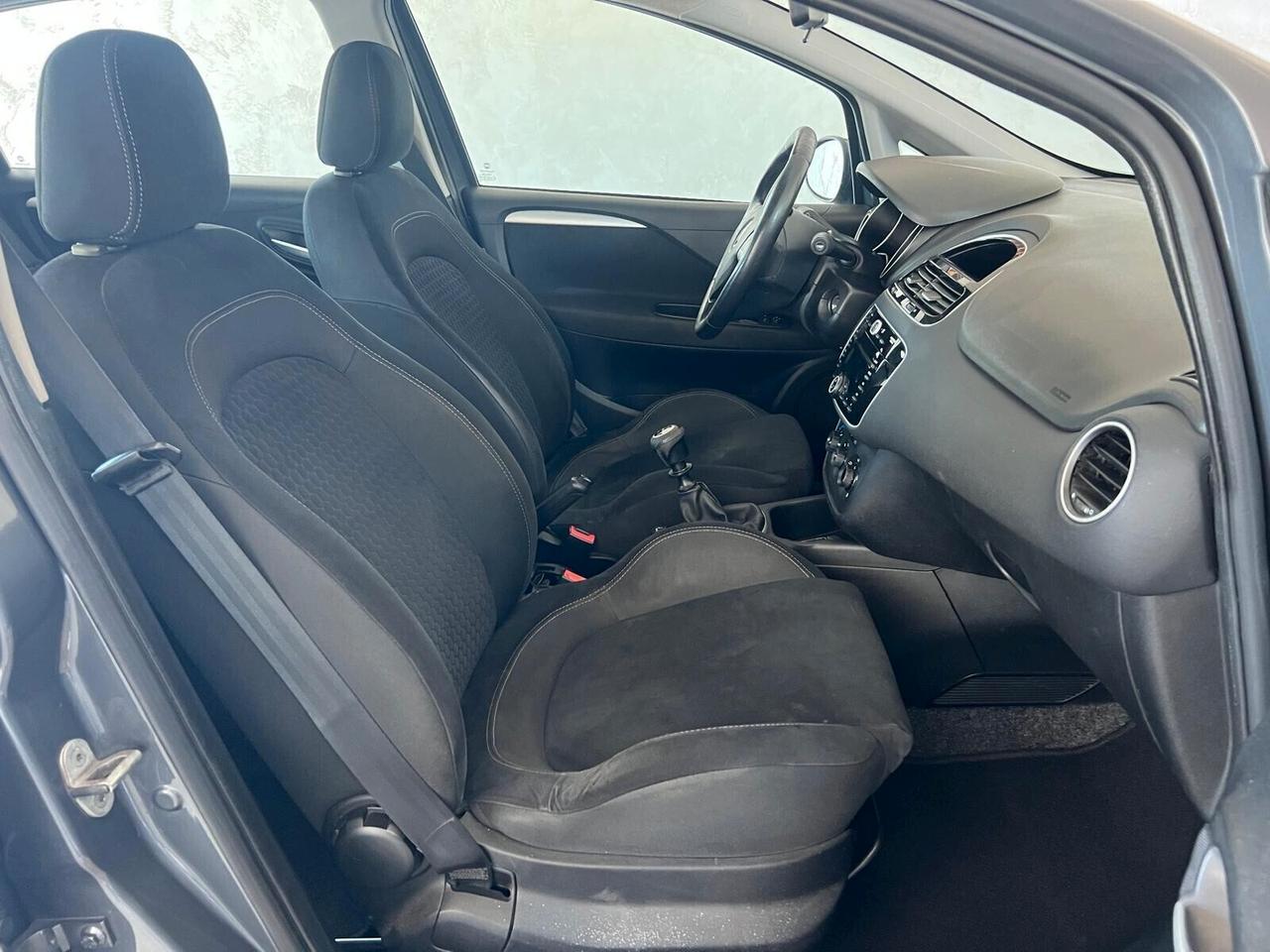 Fiat Punto 1.2 Lounge 2017 69Cv
