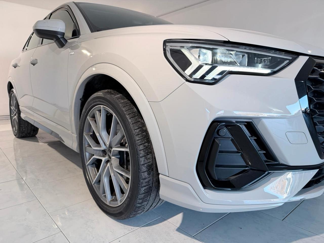 Q3 SPB 40 TDI 200 CV 3X S-LINE QUATTRO IPER-FULL IVA ESPOSTA