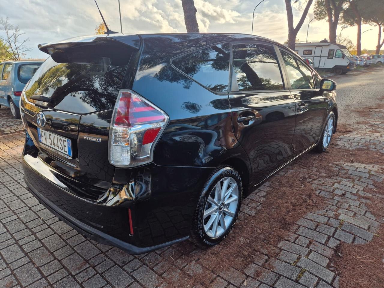 Toyota Prius + 1.8 Style