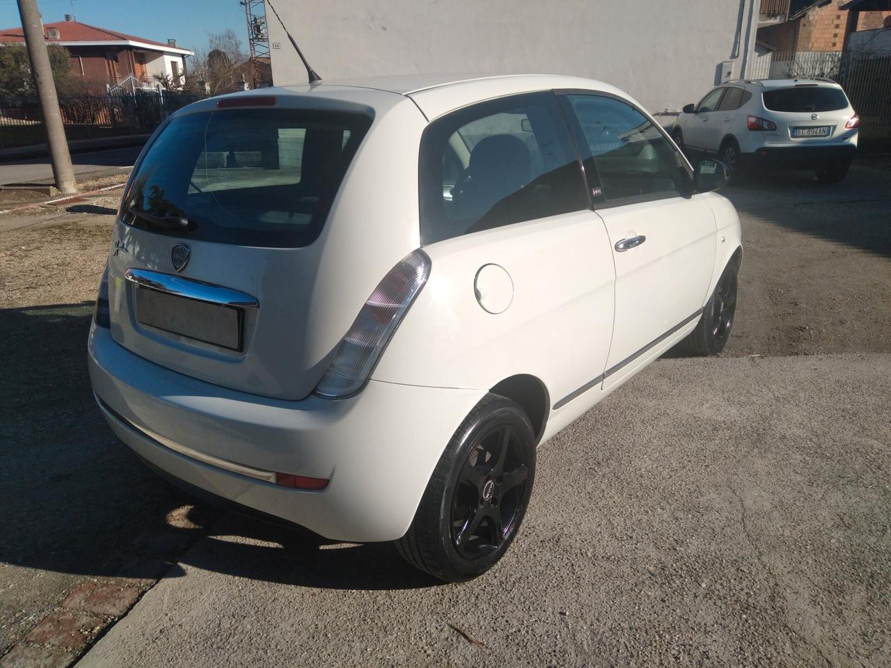 Lancia Ypsilon 1.2 69 CV Diva euro5 x neopatentati