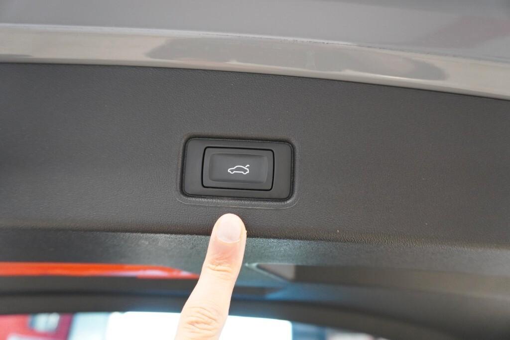 AUDI Q4 40 E-TRON 204CV AUTOMATIC BUSINESS ( FARI LED - VIRTUAL COCKPIT - ADAPTIVE CRUISE - CLIMA TRIZONA - NAVI - MIRROR - PDC - TELECAMERA POST. - CERCHI 19 )