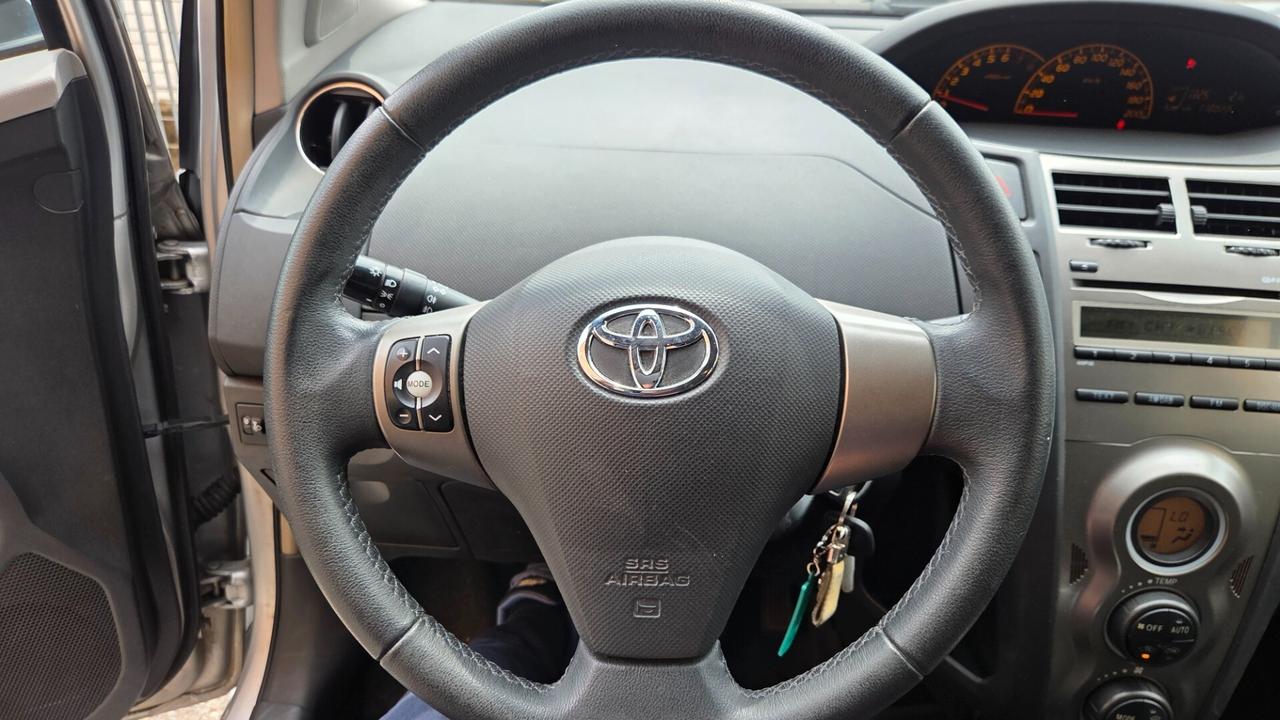 Toyota Yaris 1.0 5 porte Sol unica proprietaria km. 117.000