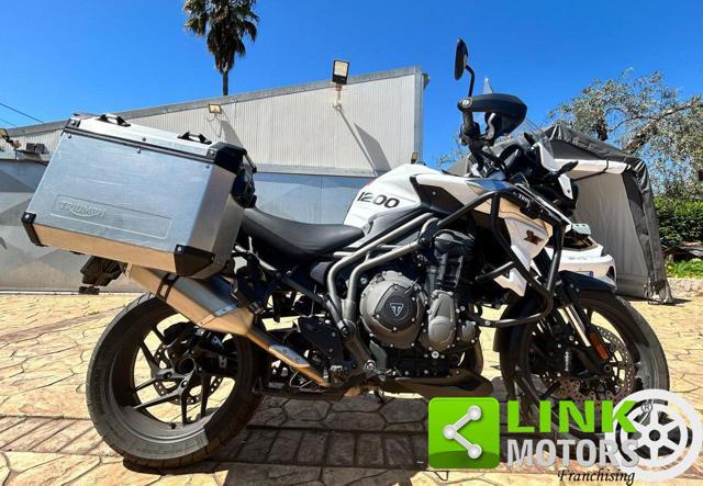 TRIUMPH Tiger 1200 XRt .