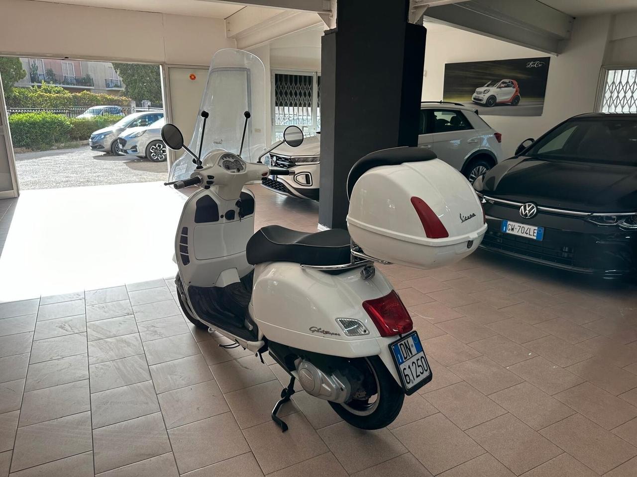 Piaggio Vespa 125 GTS SUPER