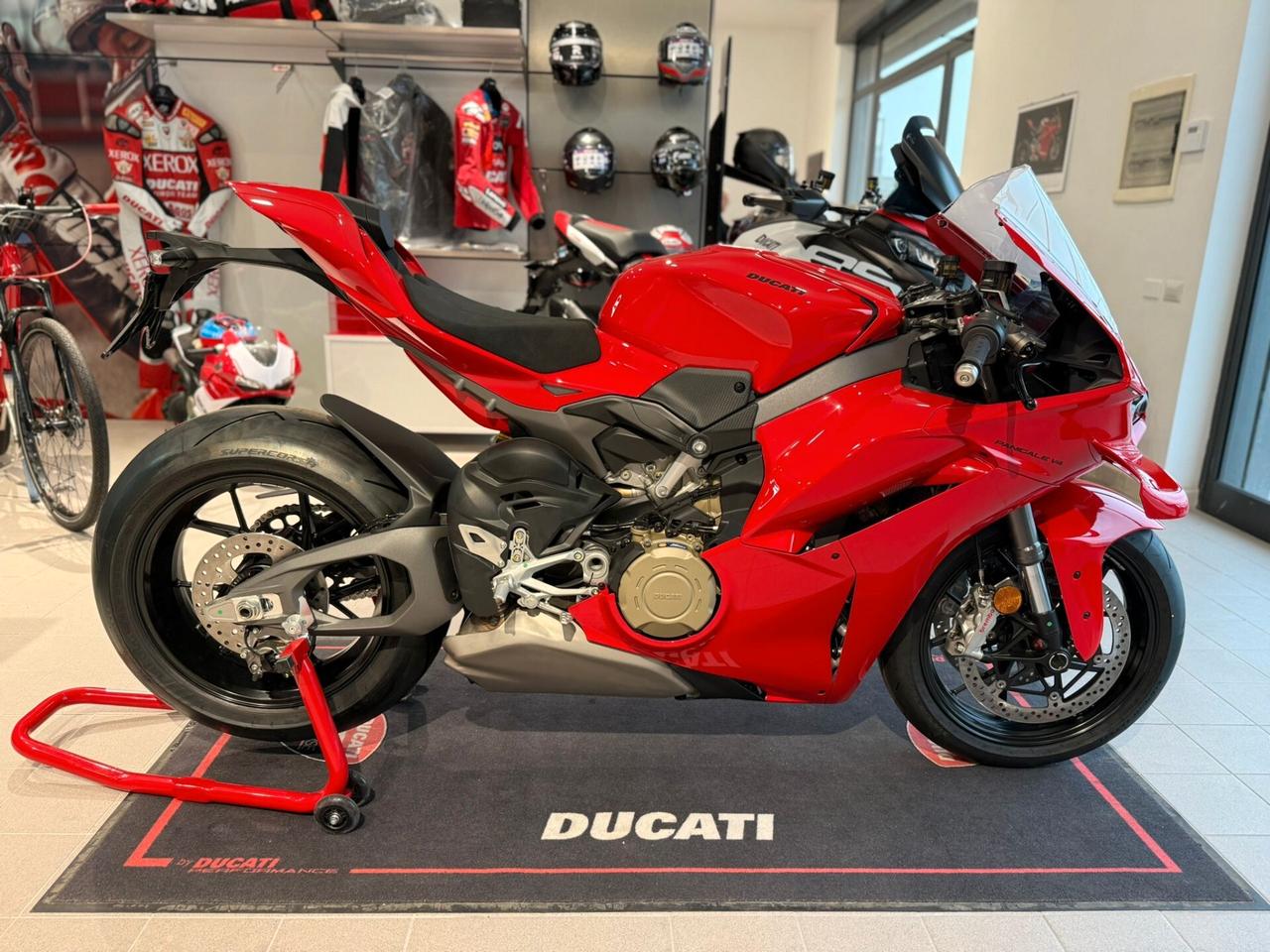 Ducati Panigale V4 BASE MY 2026 NUOVA DA IMMATRICOLARE