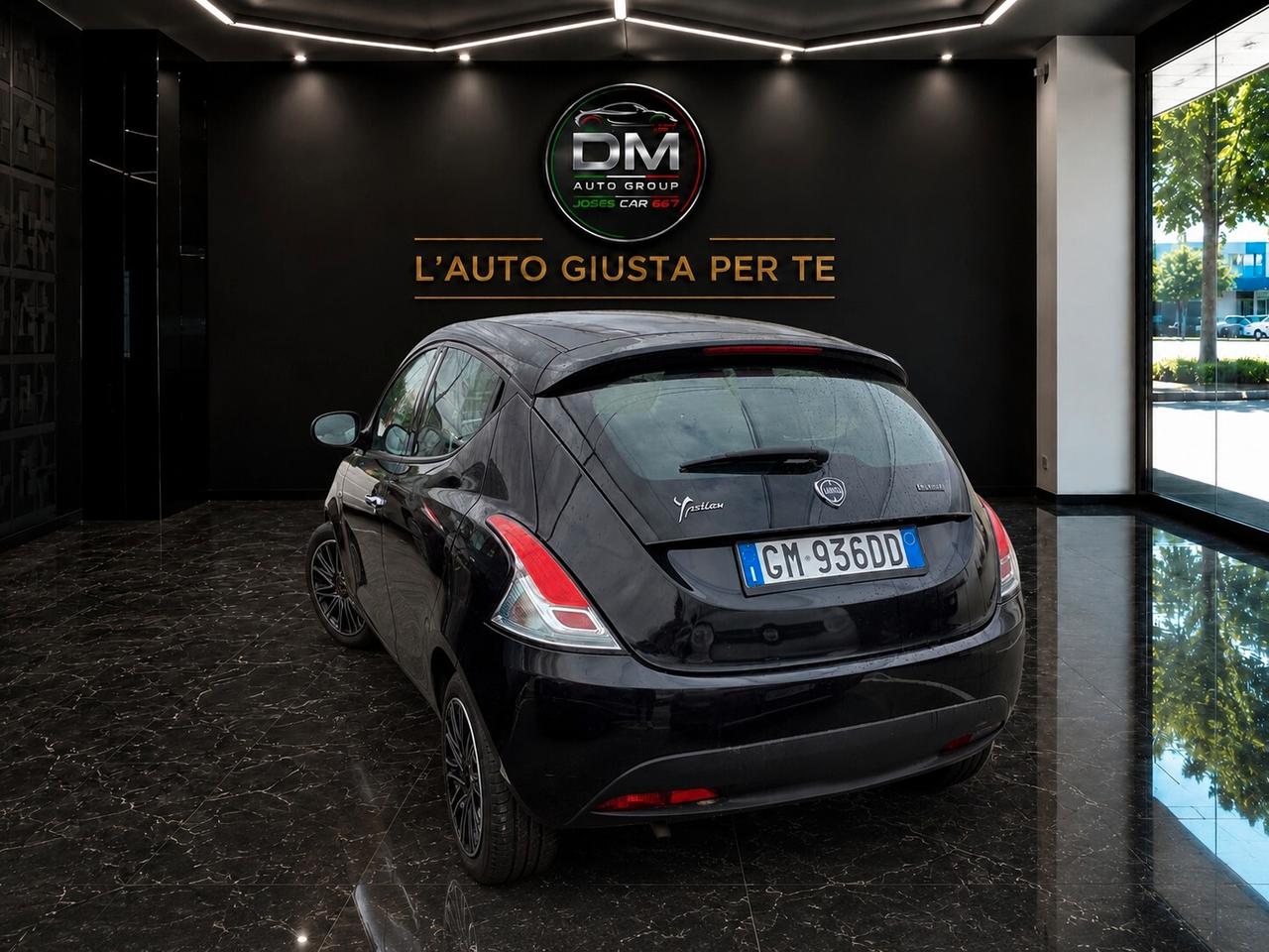 Lancia Ypsilon 1.0 FireFly 5 porte S&S Hybrid Silver