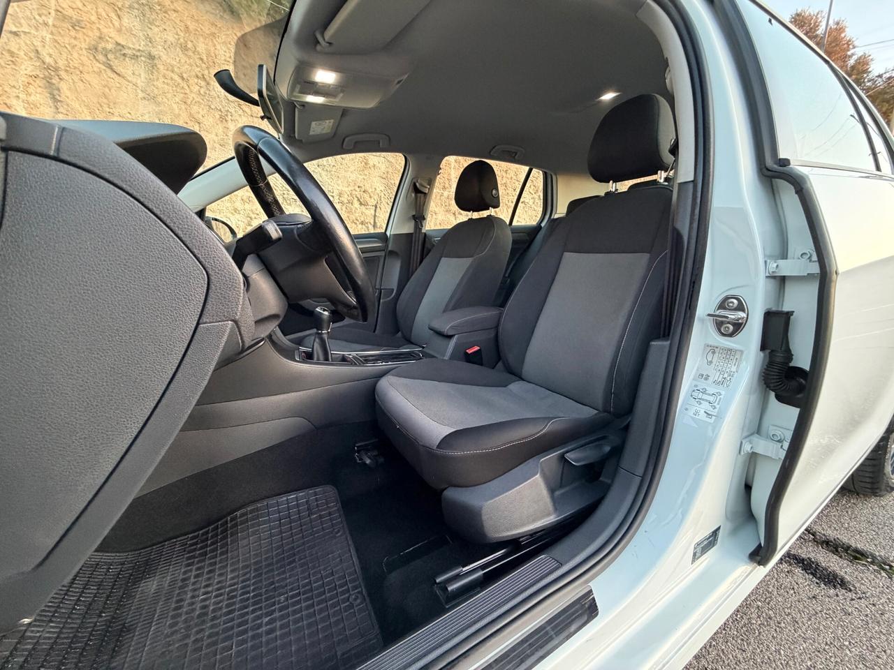 Volkswagen Golf/1.6 TDI 90CV/CAR PLAY/CERCHI 17"/NEOPATENTATI