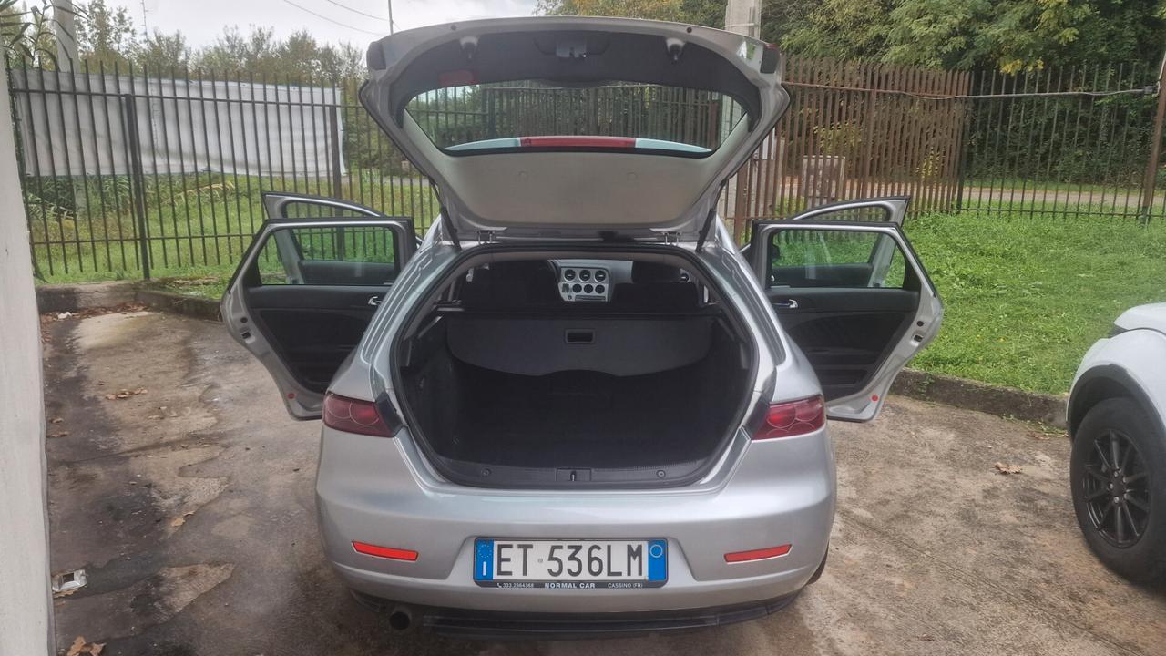 Alfa Romeo 159 1.9 JTDm Sportwagon Distinctive