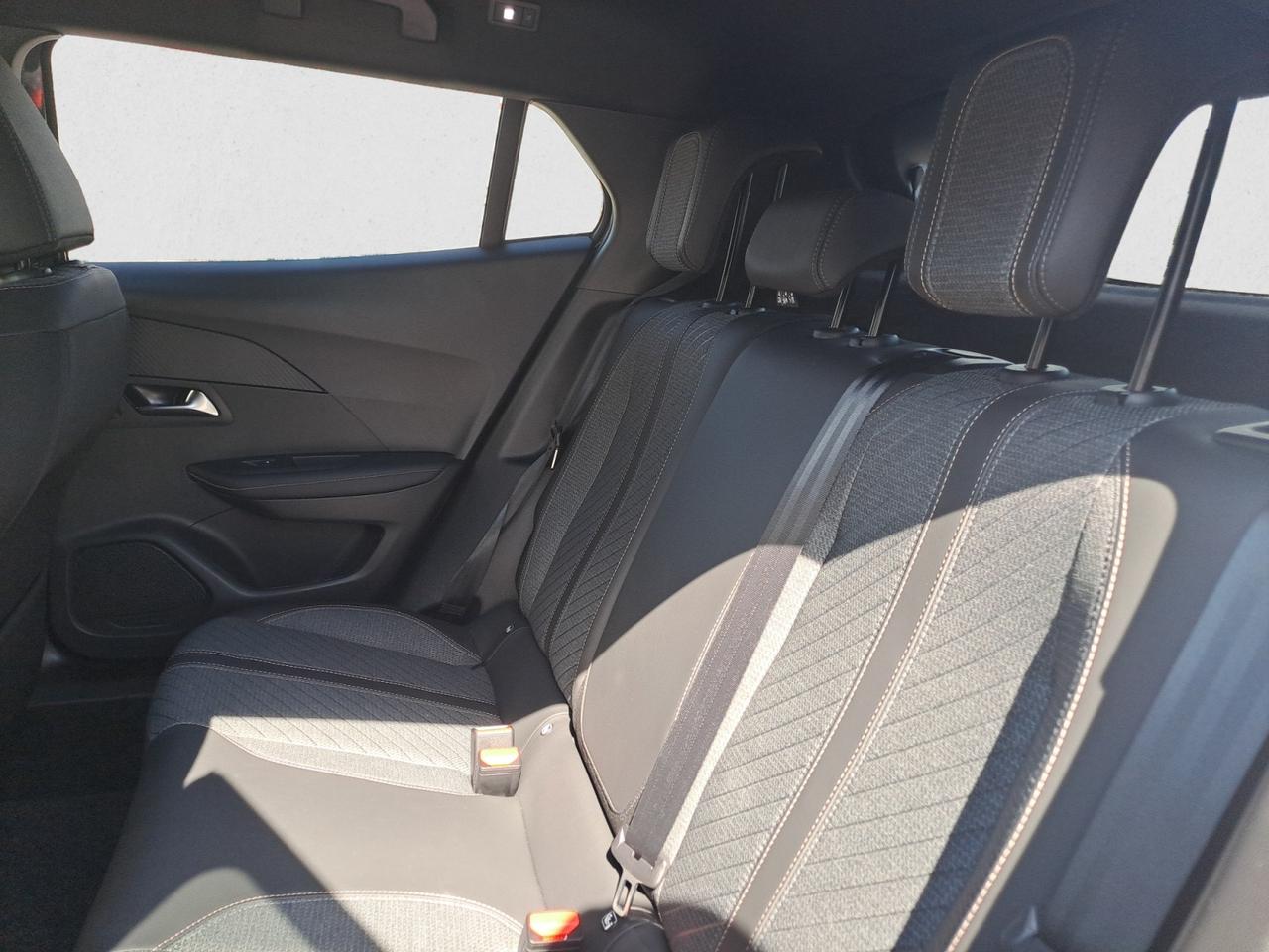 PEUGEOT 2008 Allure Hybrid 145 e-DCS6